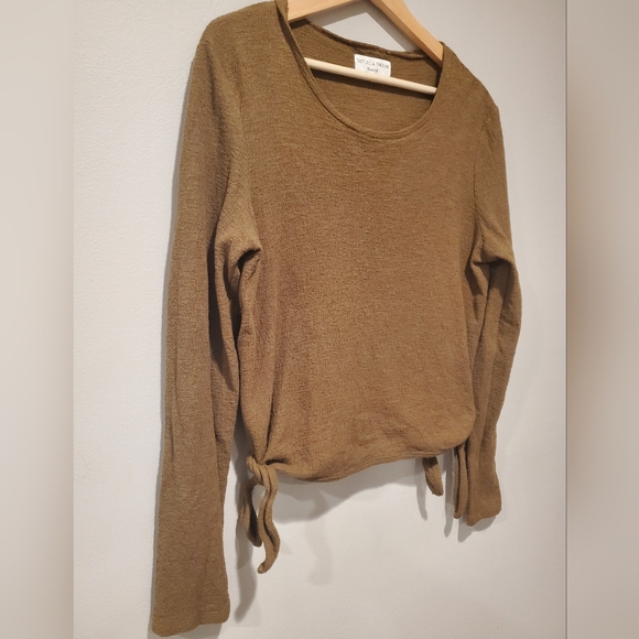 Madell Texture & Thread Top - Picture 7 of 7